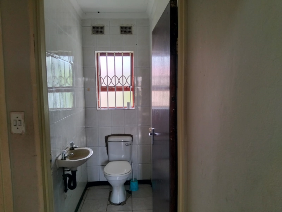 To Let 5 Bedroom Property for Rent in Mthata Eastern Cape